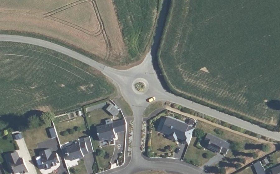 Vue aérienne du Rond-point anonyme n°288162880