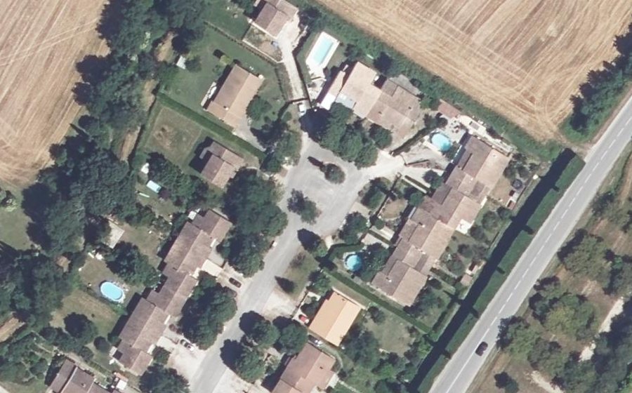 Vue aérienne du Rond-point anonyme n°288203657