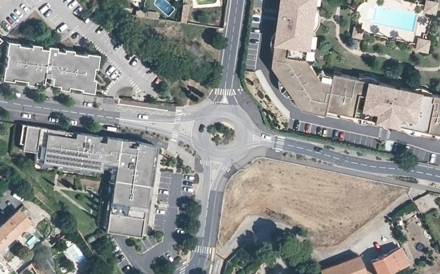 Vue aérienne du Rond-point anonyme n°288204094