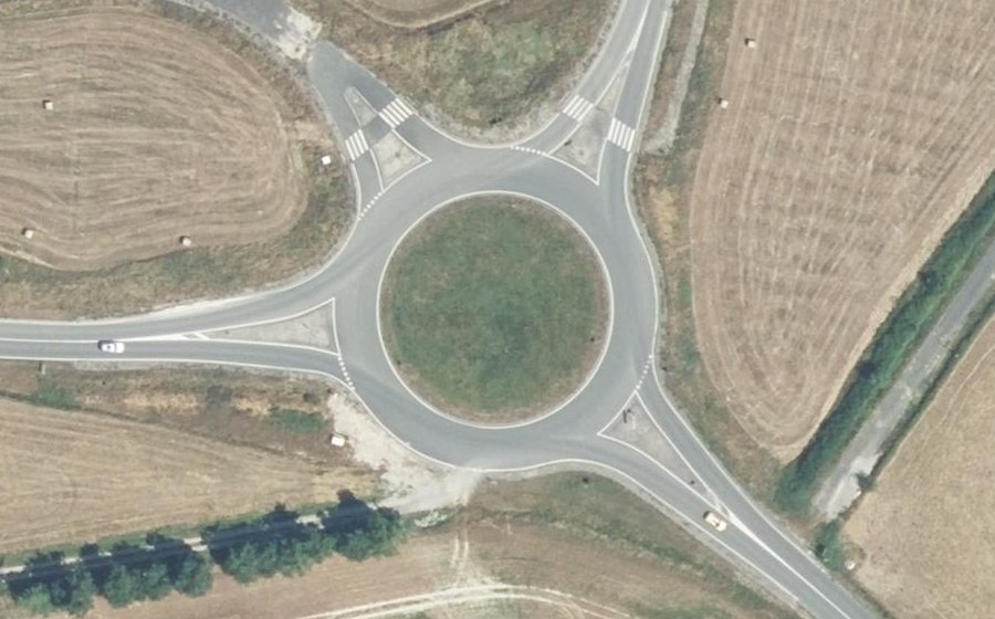 Vue aérienne du Rond-point anonyme n°288216642