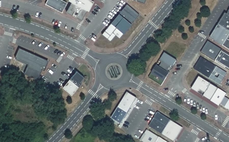 Vue aérienne du Rond-point anonyme n°288225400