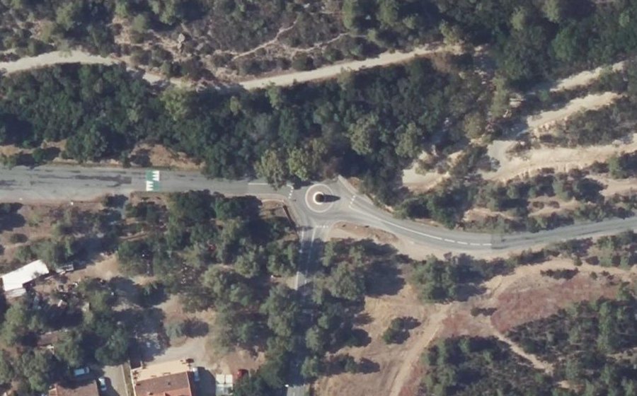 Vue aérienne du Rond-point anonyme n°288240513