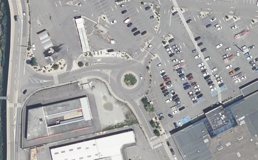 Vue aérienne du Rond-point anonyme n°288283409
