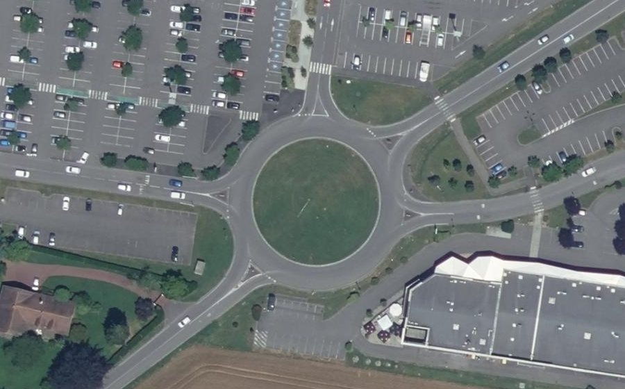 Vue aérienne du Rond-point anonyme n°28836623