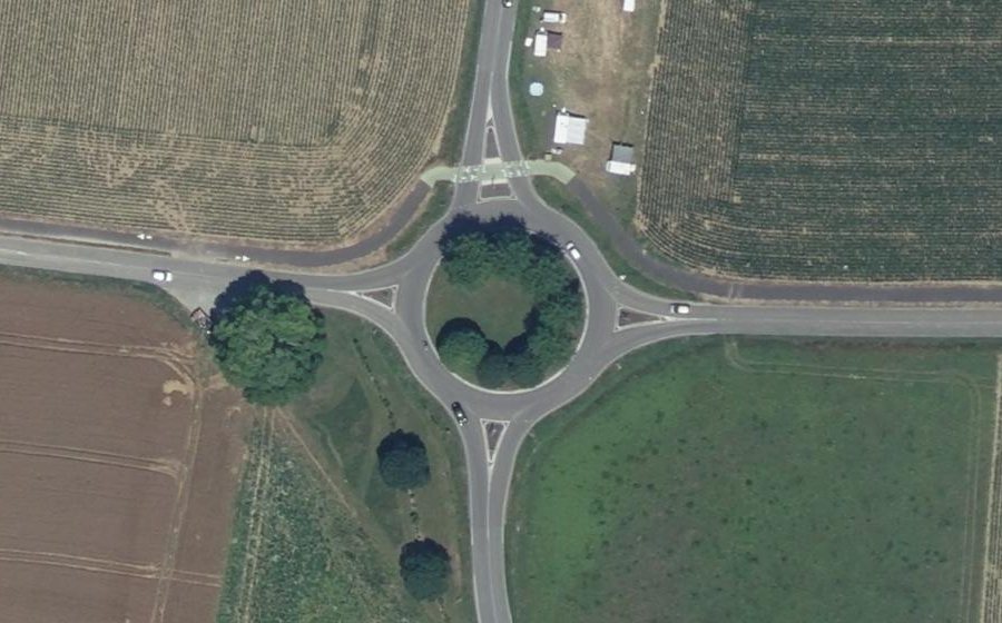 Vue aérienne du Rond-point anonyme n°28836729