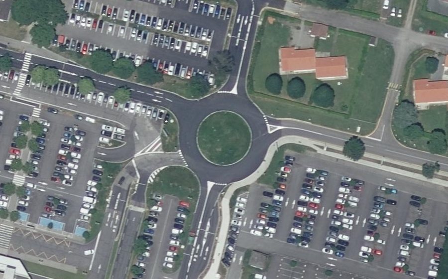 Vue aérienne du Rond-point anonyme n°28837955