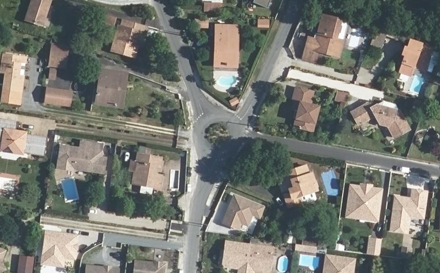 Vue aérienne du Rond-point anonyme n°288391060