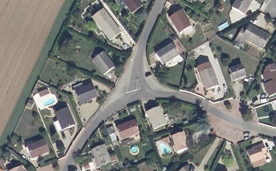 Vue aérienne du Rond-point anonyme n°288453890
