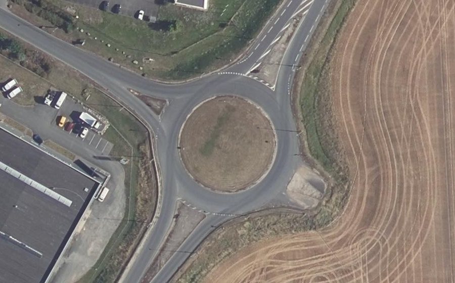 Vue aérienne du Rond-point anonyme n°28848414