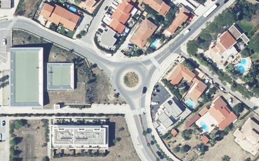 Vue aérienne du Rond-point anonyme n°288514501