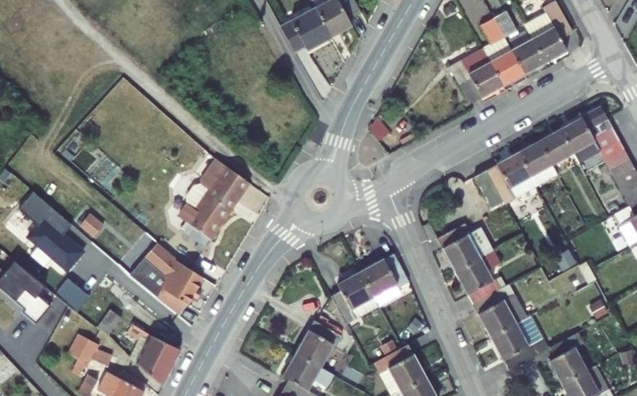Vue aérienne du Rond-point anonyme n°288530169
