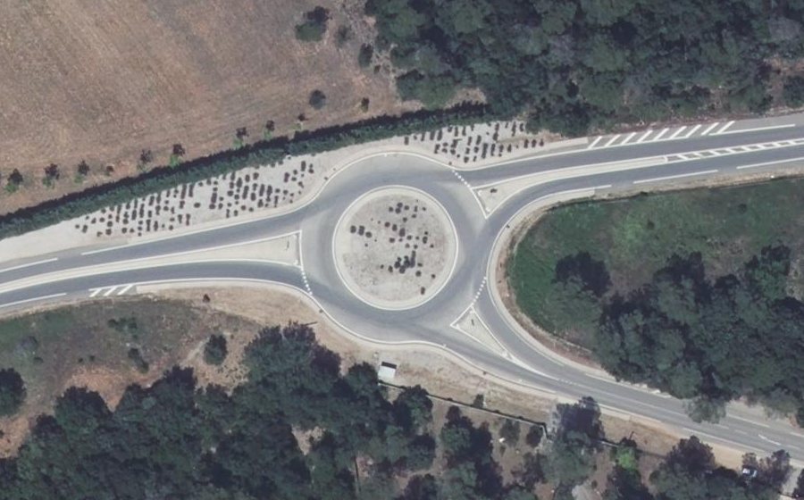 Vue aérienne du Rond-point anonyme n°28856823