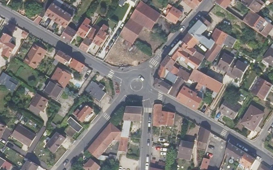 Vue aérienne du Ront-Point du 8 Mai 1945