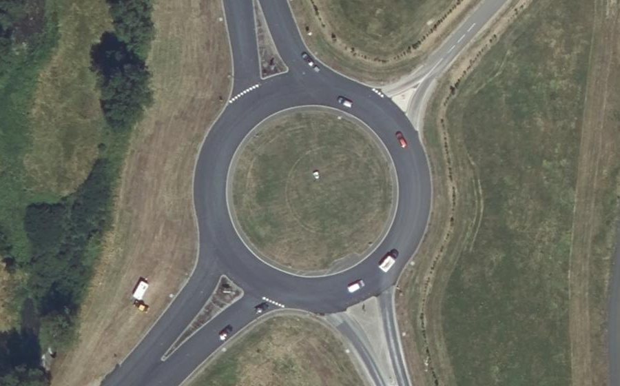Vue aérienne du Rond-point anonyme n°28861534