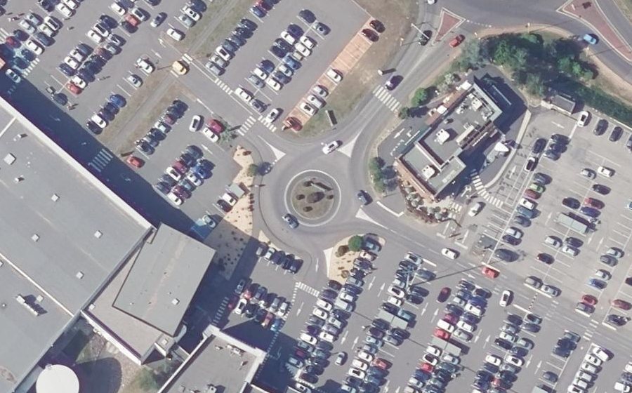 Vue aérienne du Rond-point anonyme n°288634292