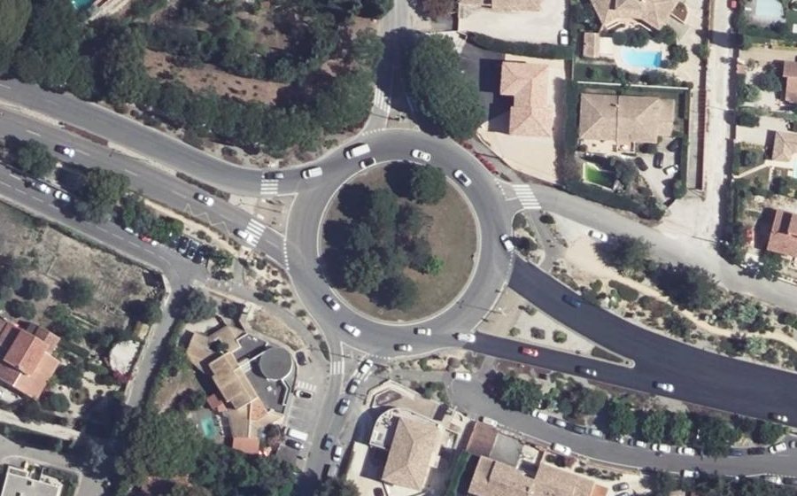 Vue aérienne du Rond-point anonyme n°28864778