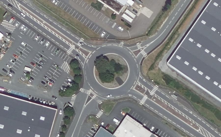 Vue aérienne du Rond-point anonyme n°28864959