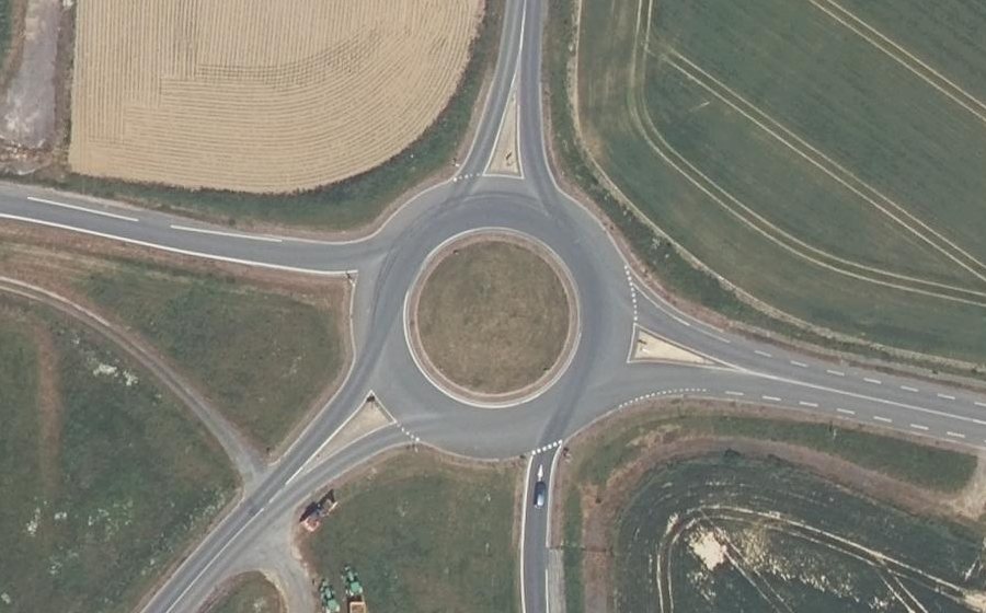 Vue aérienne du Rond-point anonyme n°288663183