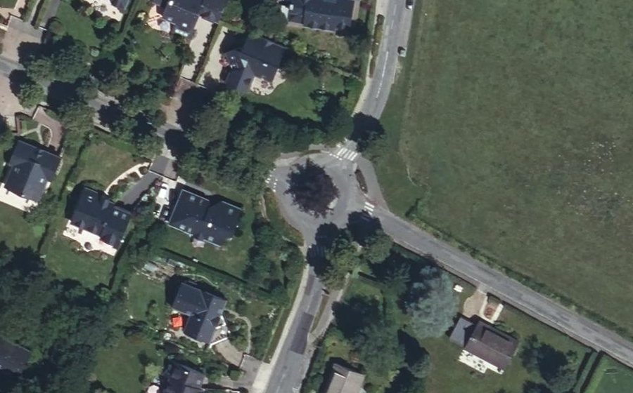 Vue aérienne du Rond-point anonyme n°28872604