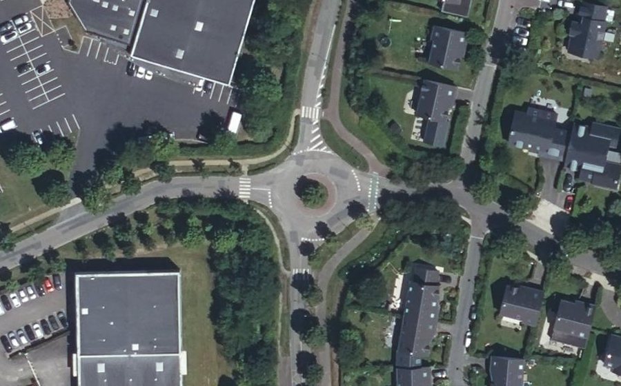 Vue aérienne du Rond-point anonyme n°28872826