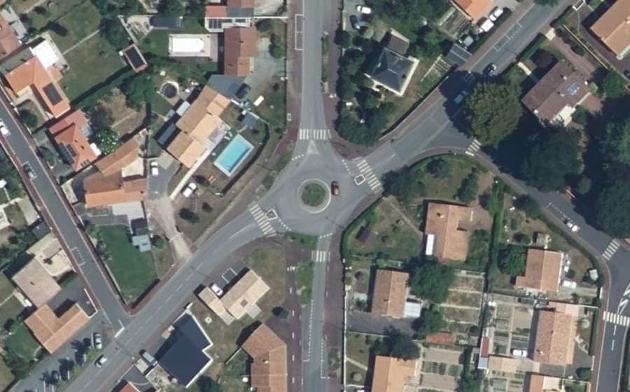 Vue aérienne du Rond-point anonyme n°288741791