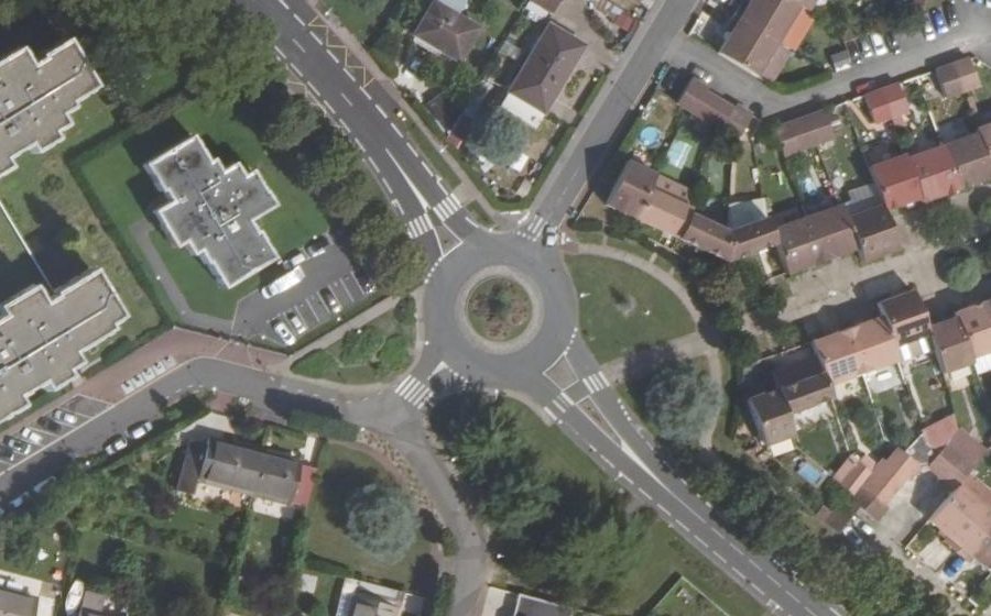 Vue aérienne du Rond-point anonyme n°28874186