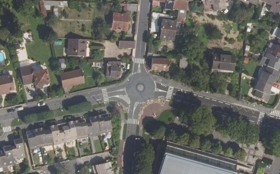 Vue aérienne du Rond-point anonyme n°28874276
