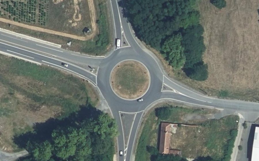 Vue aérienne du Rond-point anonyme n°28874931