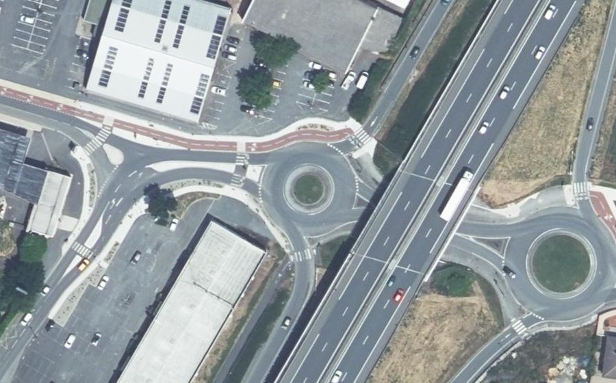 Vue aérienne du Rond-point anonyme n°288750314