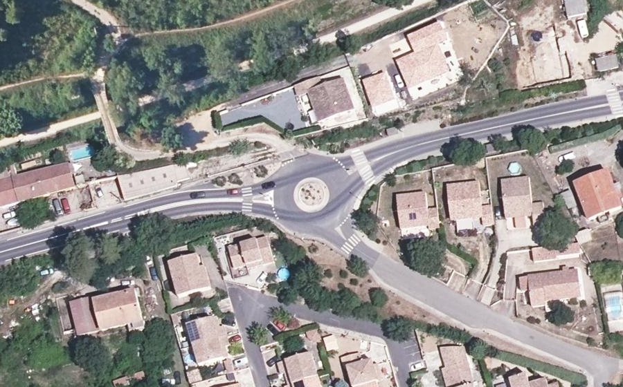Vue aérienne du Rond-point anonyme n°288770842