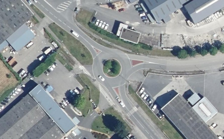 Vue aérienne du Rond-point anonyme n°288777319