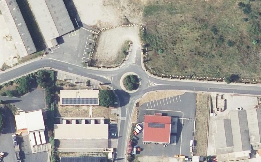 Vue aérienne du Rond-point anonyme n°28881302