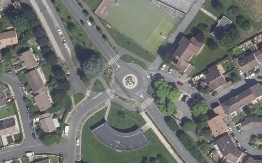 Vue aérienne du Rond-point anonyme n°28882223