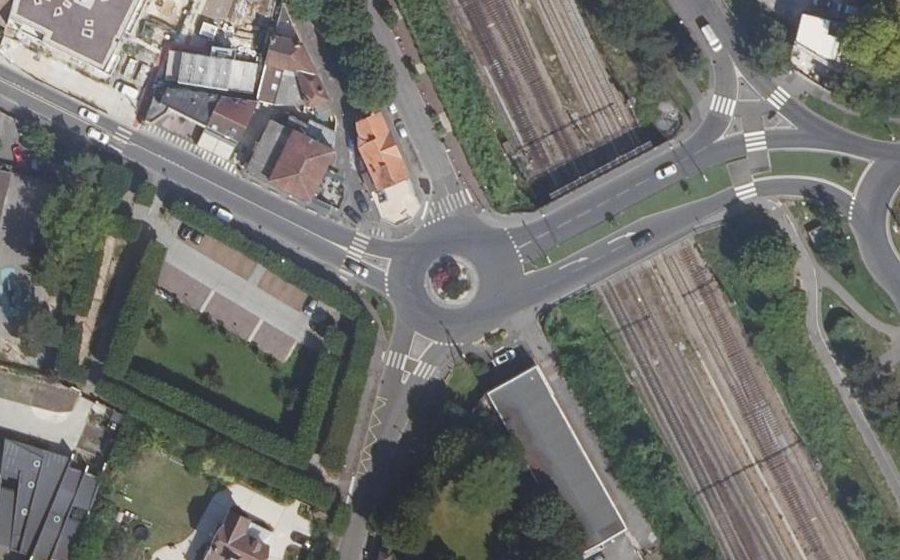 Vue aérienne du Rond-point anonyme n°28882504