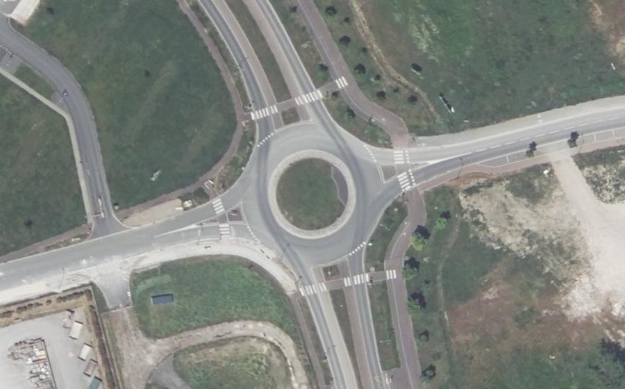Vue aérienne du Rond-point anonyme n°288825199