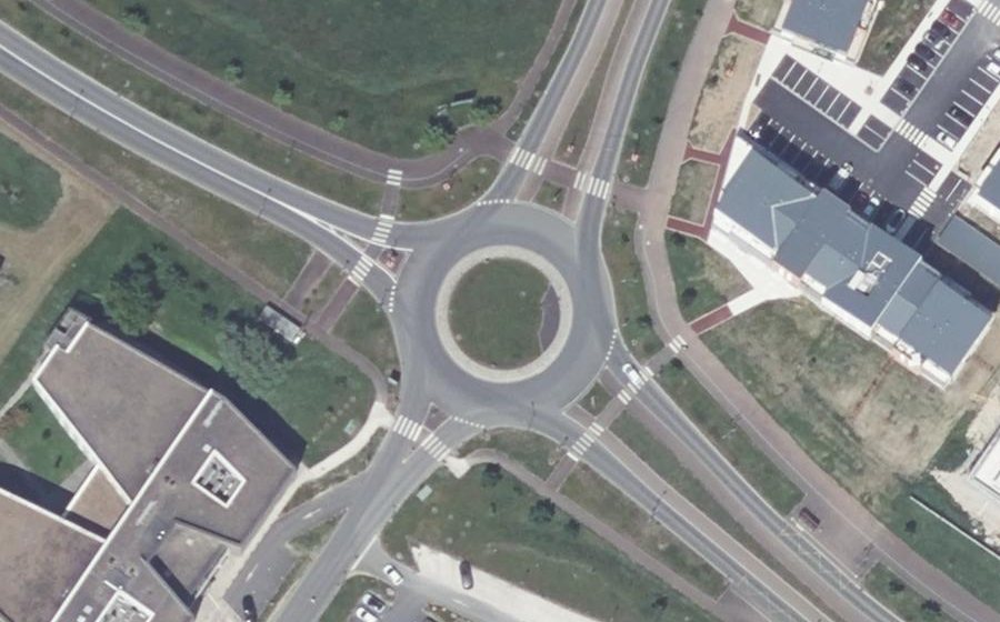 Vue aérienne du Rond-point anonyme n°288825202