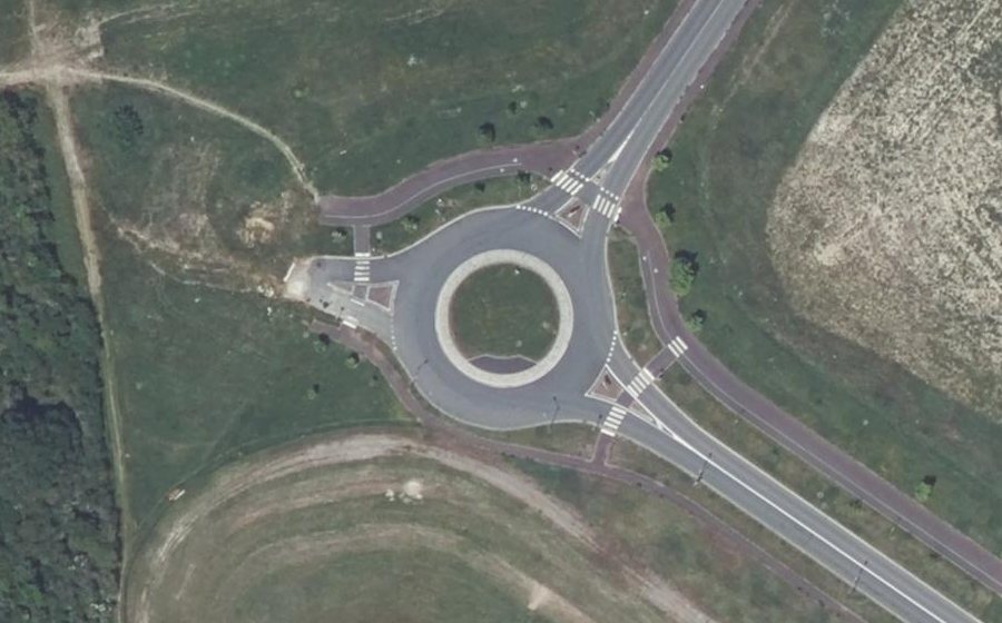 Vue aérienne du Rond-point anonyme n°288825205