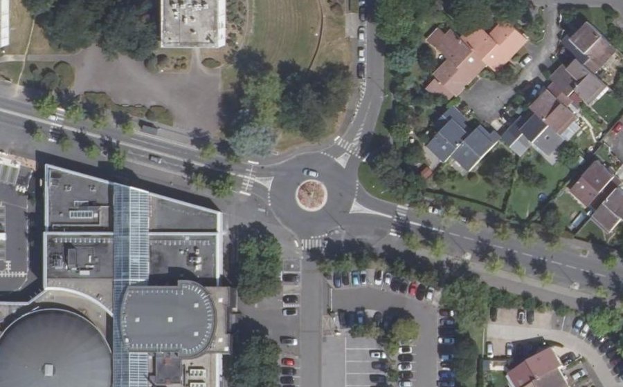 Vue aérienne du Rond-point anonyme n°28890823