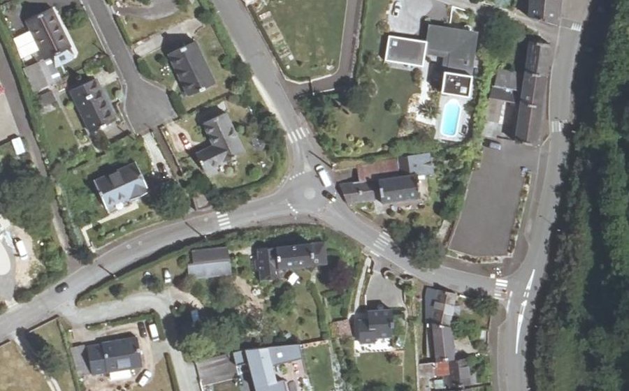 Vue aérienne du Rond-point anonyme n°288941502