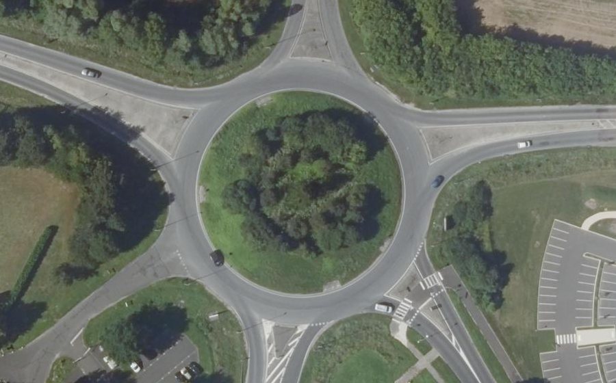 Vue aérienne du Rond-point anonyme n°28900534