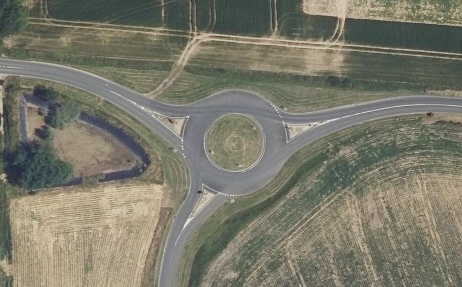 Vue aérienne du Rond-point anonyme n°28904282