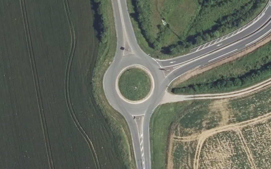 Vue aérienne du Rond-point anonyme n°28904285