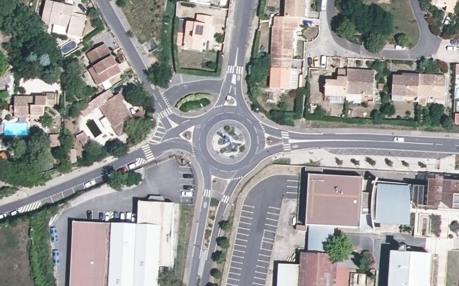 Vue aérienne du Rond-point anonyme n°289059012