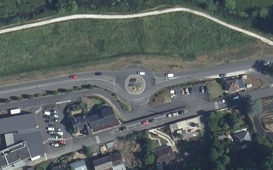 Vue aérienne du Rond-point anonyme n°289082147