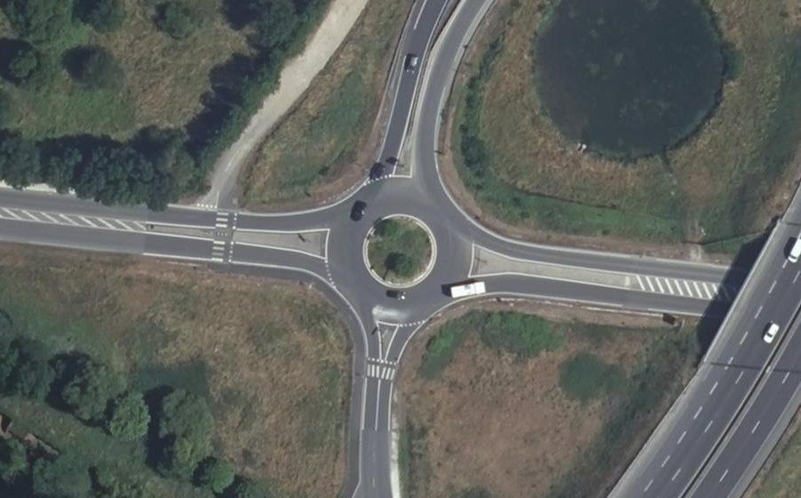 Vue aérienne du Rond-point anonyme n°289082149