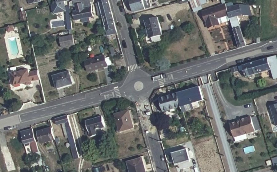 Vue aérienne du Rond-point anonyme n°289084606