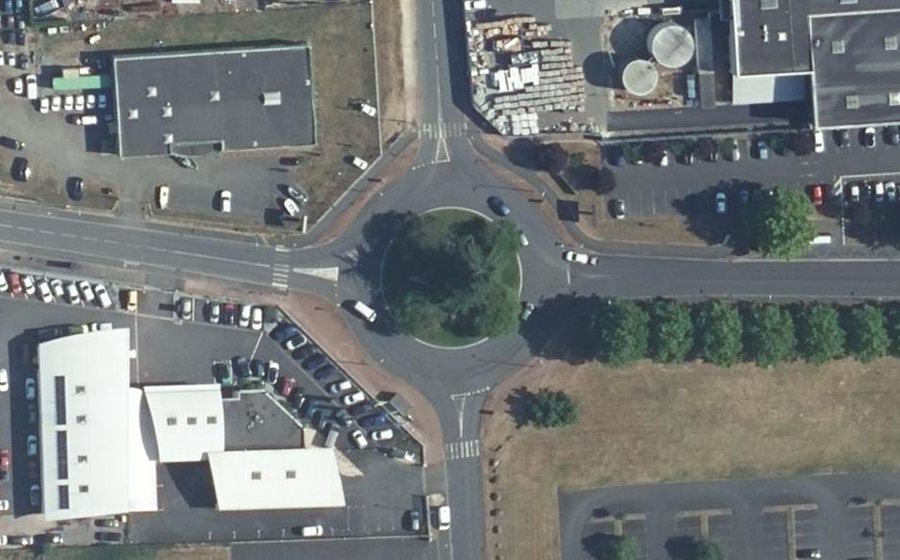 Vue aérienne du Rond-point anonyme n°289089032