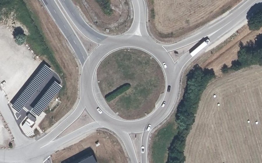 Vue aérienne du Rond-point anonyme n°28912285