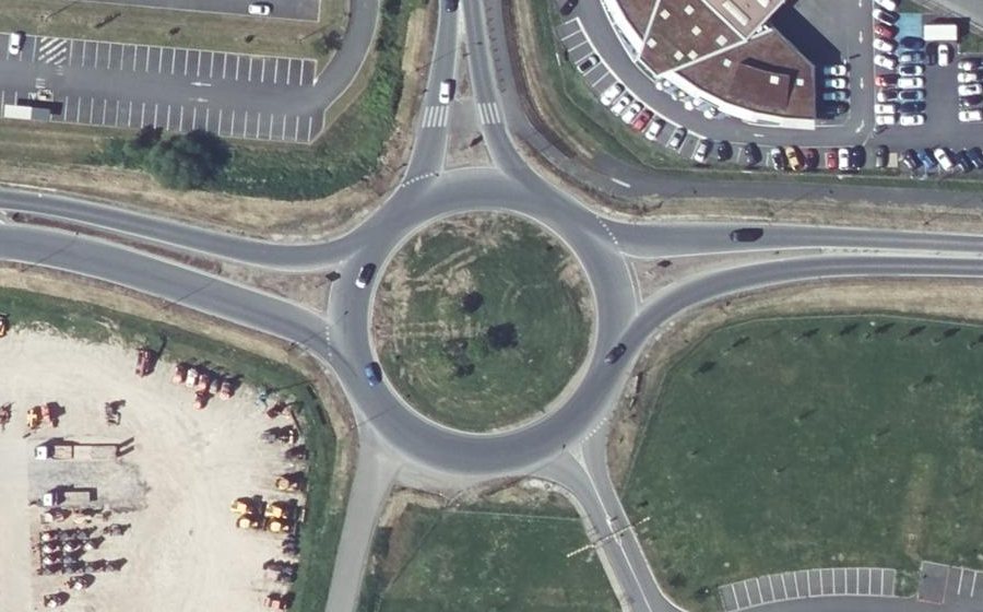 Vue aérienne du Rond-point anonyme n°28914593