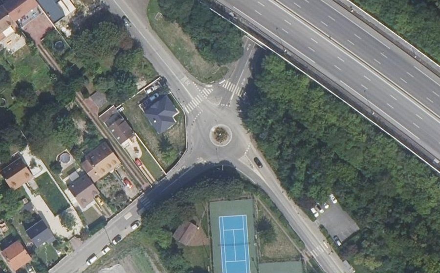 Vue aérienne du Rond-point anonyme n°28914869